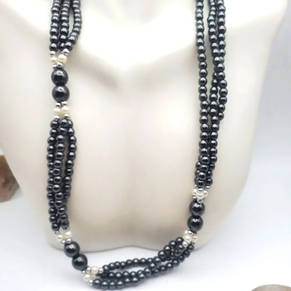 Metalic black and white‎ beaded classy high fashion necklace